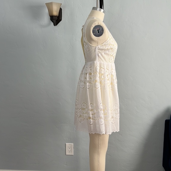 KATE SPADE SATURDAY White Lace Sleeveless Dress with Yellow Lining - Size 6 - Picture 12 of 13